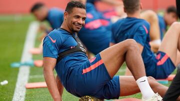 Fernando, entrenándose con el Sevilla.