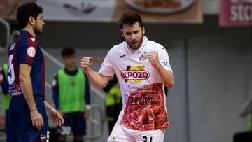 Gadeia celebra uno de sus goles al Levante en la jornada 9.