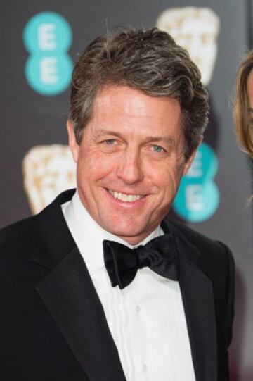 Hugh Grant y Anna Elisabet Eberstein en los Bafta.