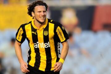 Diego Forlán: Por currículum es uno de los máximos ídolos del fútbol actual en el continente. 