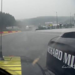 Así se enfrentan los pilotos a Eau Rouge bajo el diluvio