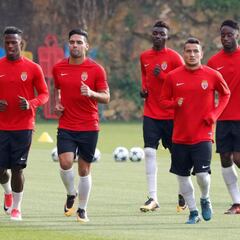 Mónaco y Oporto, forzados a ganar