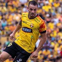 Barcelona responde a la última oferta de la U por Rivero: teleserie en el mercado