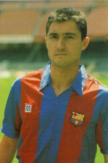 Jugó en el Espanyol entre 1986 y 1988. Ese año fichó por el Barcelona, y estuvo allí hasta 1990.