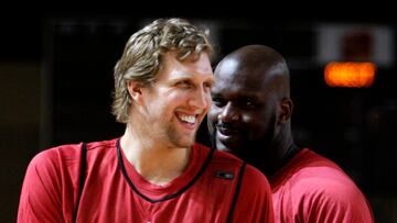 Shaquille O'Neal from the Phoenix Suns (R) and Dirk Nowitzki of Germany from the Dallas Mavericks shares a joke during team practice for the NBA All-Star game in Phoenix, Arizona February 14, 2009.   REUTERS/Lucy Nicholson (UNITED STATES)