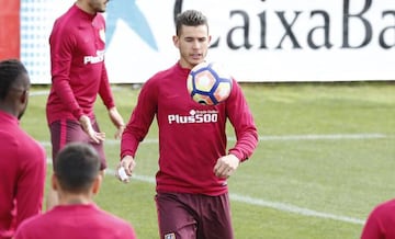 Lucas, eye on the ball, in training