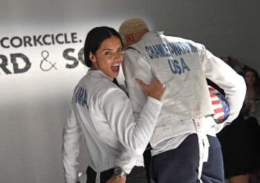 Adriana Lima y el campeón olímpico Miles Chamley-Watson.