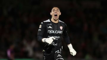 Hugo González es seguido por Pumas