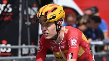 El ciclista danés Simon Dalby compite con el maillot del Uno-X durante la Vuelta a Burgos