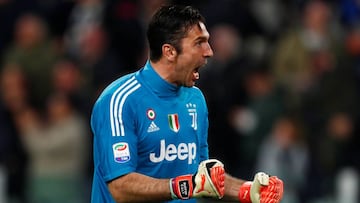 Gianluigi Buffon celebra el gol de Cuadrado en el triunfo de la Juve ante el Milan.