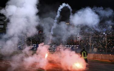 Masked attackers break Dinamo Zagreb coach's arm