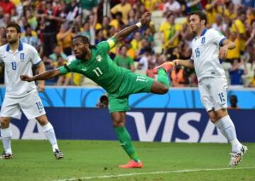 Didier Drogba y Papastathopoulos 