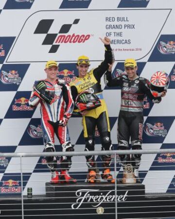 Moto2. El vencedor Alex Rins acompa?ado por Sam Lowes, segundo y Johan Zarco, tercero.
