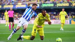 VILLARREAL, SPAIN - MAY 15: Etienne Capoue of Villarreal CF is tackled by Asier Illarramendi of Real Sociedad during the LaLiga Santander match between Villarreal CF and Real Sociedad at Estadio de la Ceramica on May 15, 2022 in Villarreal, Spain. (Photo 