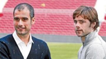 <b>GO LIMPIO EN LOS BANQUILLOS</b>A diferencia de lo que ocurre entre presidentes, los entrenadores de Barça y Espanyol hacen gala de fair play. Pep Guardiola recibió ayer la visita de Mauricio Pochettino, y dos de los técnicos más jóvenes de la Liga posaron sonrientes antes de su cuarto derbi del año.