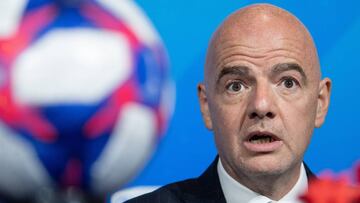FILED - 05 July 2019, France, Lyon: FIFA President Gianni Infantino speaks at a press conference. Infantino has no interest in a European Premier League, he said in an interview with Swiss CH Media. Photo: Sebastian Gollnow/dpa
(Foto de ARCHIVO)
0