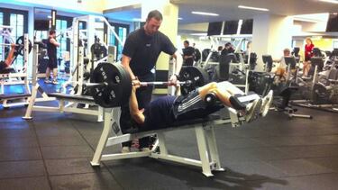 Saca a relucir tus pectorales con estos 3 ejercicios infalibles