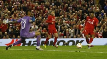 Daniel Sturridge slots in Liverpool's second. Min. 62