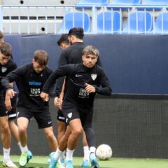 El Málaga prepara su ‘marzo ventoso’ en un extraño ambiente crispado y gélido