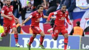 Alexandre Lacazette celebra un gol ante el Toulouse.