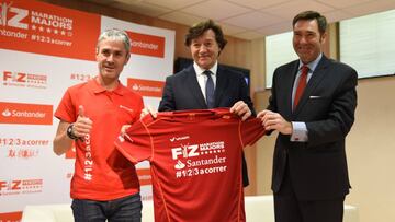 Martín Fiz, en el Consejo Superior de Deportes en su despedida camino de Londres.