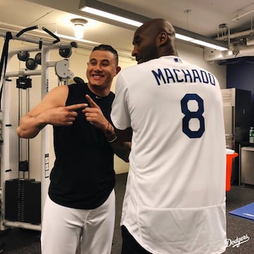 Portando el jersey de Manny Machado, hombre clave de Los Dodgers para poder romper la sequía en Serie Mundial