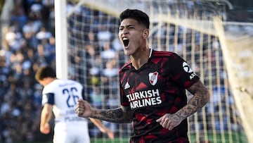 LA PLATA, ARGENTINA - SEPTEMBER 28: Jorge Carrascal of River Plate celebrates after scoring the first goal of his team during a match between Gimnasia y Esgrima La Plata and River Plate as part of Superliga Argentina 2019/20 at Estadio Juan Carlos Zerill
