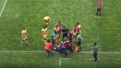 ¡Jugador chileno se arrastró lesionado para volver a la cancha y el PF rival lo sacó!
