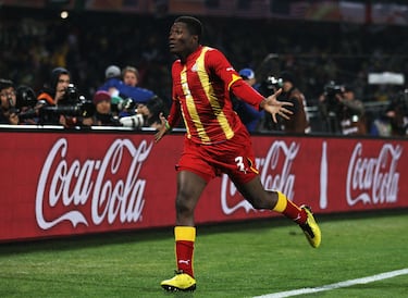 Goleador histórico de Ghana, donde destaca su papel en el Mundial de Sudáfrica en 2010, marcando tres goles que ayudaron a su selección a llegar hasta los cuartos de final. En contexto de clubes, a pesar de jugar en la Premier, nunca pasó más allá de ser un delantero cumplidor y tampoco jugó en un equipo puntero.