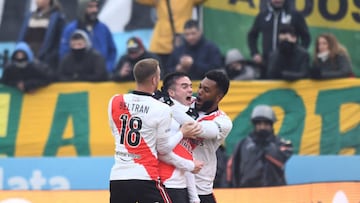 MAR DEL PLATA, ARGENTINA - JULY 24: Agustin Palavecino (C) of River Plate celebrates with teammates Miguel Borja and Lucas Beltran after scoring the first goal of his team during a match between Aldosivi and River Plate as part of Liga Profesional 2022 at Estadio Jose Maria Minella on July 24, 2022 in Mar del Plata, Argentina. (Photo by Rodrigo Valle/Getty Images)