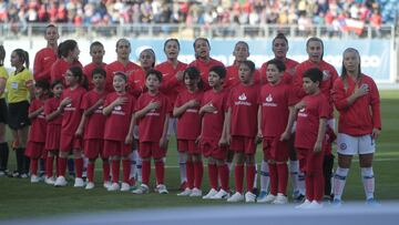 Futbol, Chile vs Uruguay.
Partido amistoso Femenino 2019.
El equipo de Chile posa para los fotografos antes de partido amistoso contra Uruguay disputado en el estadio Bicentenario El Teniente de Rancagua, Chile.
08/10/2019
Jorge Loyola/Photosport