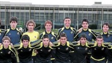 <b>ILUSIONADOS. </b>Los 18 jugadores convocados por Ginés Meléndez están concienciados y con ganas de hacer un buen Europeo para demostrar que la cantera española no deja de sacar productos.