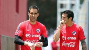 Bravo (32) y Gonz&aacute;lez (31) son dos de los siete jugadores que pasan la barrera de los 30 a&ntilde;os en la selecci&oacute;n. 