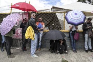 Muchos hinchas pasaron la noche a los alrededores de El Campín para conseguir una boleta.