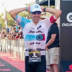 Eneko Llanos gana el Ironman de Arizona y plaza para Hawái