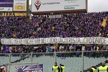 Supporters pay tribute to late Fiorentina's captain Davide Astori with a banner reading "nobody dies as long as he lives in the heart of those who remain - Ciao Davide" on March 11, 2018 during the Italian Serie A football match Fiorentina vs Benevento at