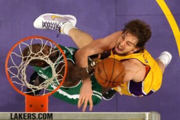 Pau lleg a Los Angeles Lakers en 2008. Con el conjunto angelino gan dos anillos de la NBA, el 2009 y 2010.