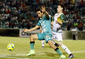 El 'fantasma de Carson' no pesó en la carrera de Esqueda como sí lo hicieron las lesiones. El atacante salió del América con rumbo a Pachuca, pero sufrió una lesión que lo apartó mucho tiempo de las canchas. Esqueda batalló mucho para volver a las canchas. Tuvo sus momentos con Atlas y Tigres, sobretodo en Libertadores. Además pasó por Veracruz y Chiapas. También jugó en el futbol polaco con el Arka Gdynia y el East Bengal FC de India. 