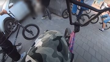 Oriol Inglada y varios riders de BMX en POV en la Barceloneta