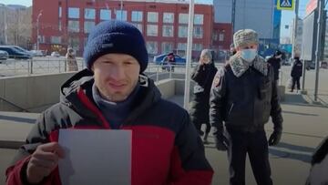 Esto es lo que pasa en Rusia cuando sacas una hoja en una plaza aunque esté en blanco
