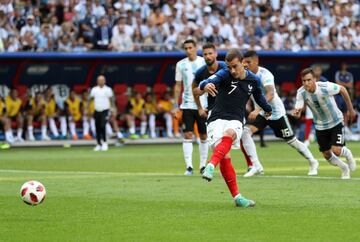 Antoine Griezmann marca el 1-0 de penalti.