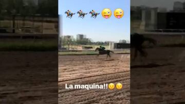 Vidal mostró cómo disfruta sus vacaciones en el hipódromo
