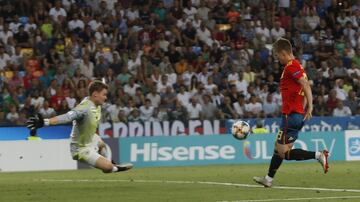 2-0. Dani Olmo marcó el segundo gol en un mano a  mano con Alexander Nübel.