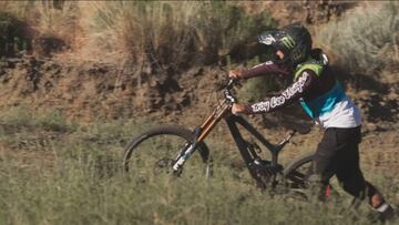 Cam Zink preparandose para realizar su flip