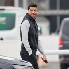 Valencia y Olympique de Lyon oficializan el traspaso de Cenk por 5 millones