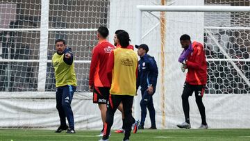 Oficial: se baja de la Roja por lesión muscular y le suma un problema a Córdova