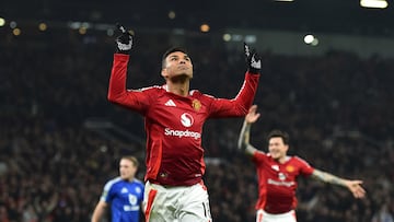 Soccer Football - Carabao Cup - Round of 16 - Manchester United v Leicester City - Old Trafford, Manchester, Britain - October 30, 2024 Manchester United's Casemiro celebrates scoring their fourth goal REUTERS/Peter Powell EDITORIAL USE ONLY. NO USE WITH UNAUTHORIZED AUDIO, VIDEO, DATA, FIXTURE LISTS, CLUB/LEAGUE LOGOS OR 'LIVE' SERVICES. ONLINE IN-MATCH USE LIMITED TO 120 IMAGES, NO VIDEO EMULATION. NO USE IN BETTING, GAMES OR SINGLE CLUB/LEAGUE/PLAYER PUBLICATIONS. PLEASE CONTACT YOUR ACCOUNT REPRESENTATIVE FOR FURTHER DETAILS..