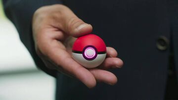 Poké Ball Plus, periférico comercializado con motivo de Pokémon Let's Go (2018, Nintendo Switch) y compatible con Pokémon GO.