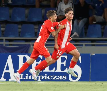 El delantero del Almería fue el más activo de todo el ataque de su equipo y aunque marró una ocasión clara, minutos antes del gol. A la segunda fue la definitiva y su cabezazo fue imparable.