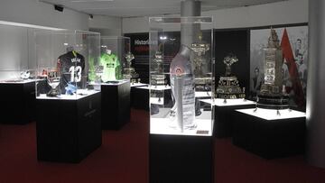 Exposición de Oblak y sus cuatro Trofeos Zamora.